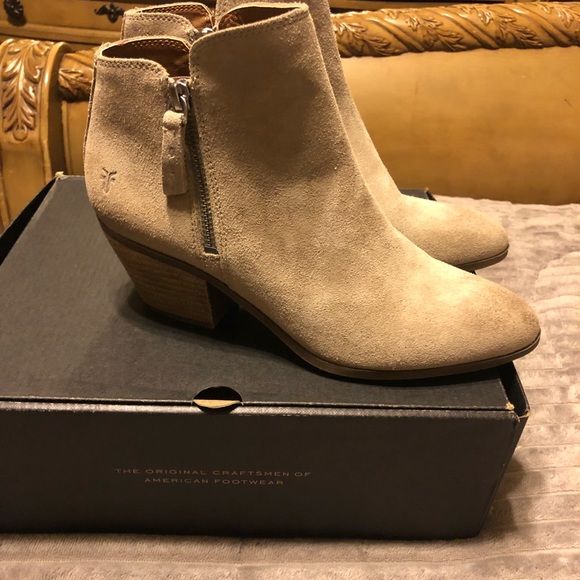 🔥 🔥 Beautiful Frye booties 🔥 🔥 - Picture 6 of 8